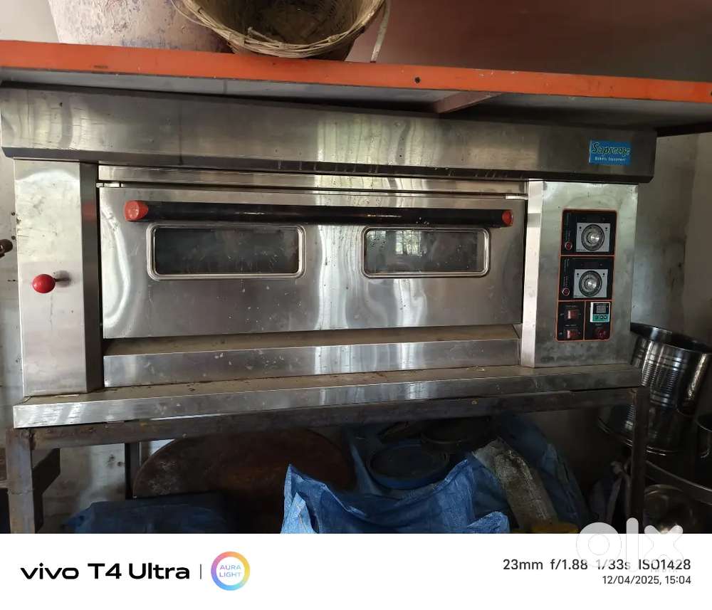 Two Tray Pizza oven in very good condition ( Bargaining is available)