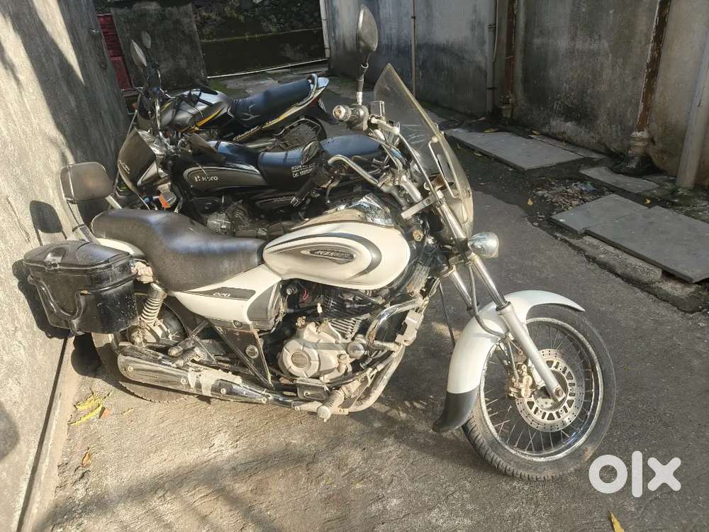 Bajaj averager 220