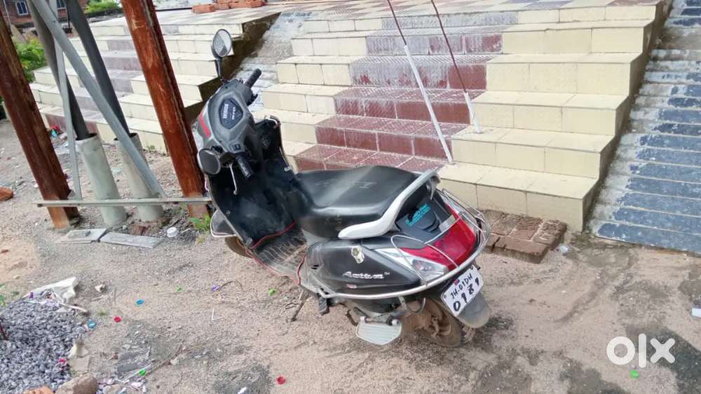 Rakha hua hai esseleye Bach rahe hai