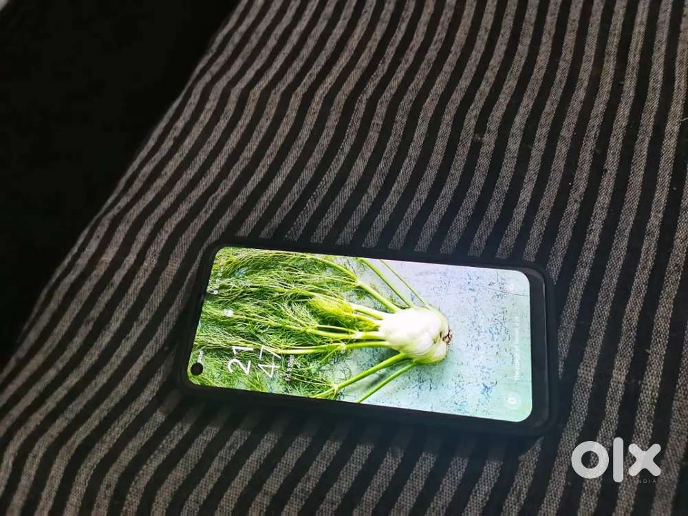 Oppo f19s with charger and back cover