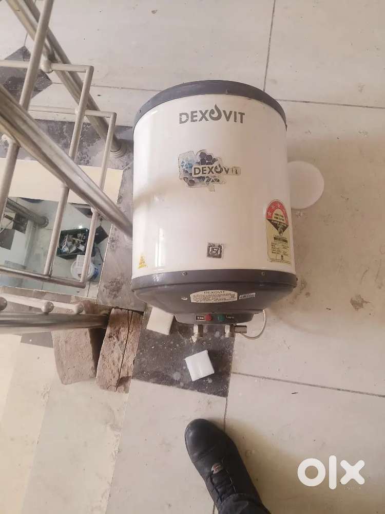 Geyser 25 LITERS 2 pieces Available.