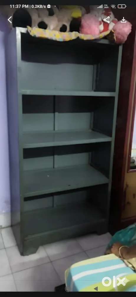 Almira with 4 shelves