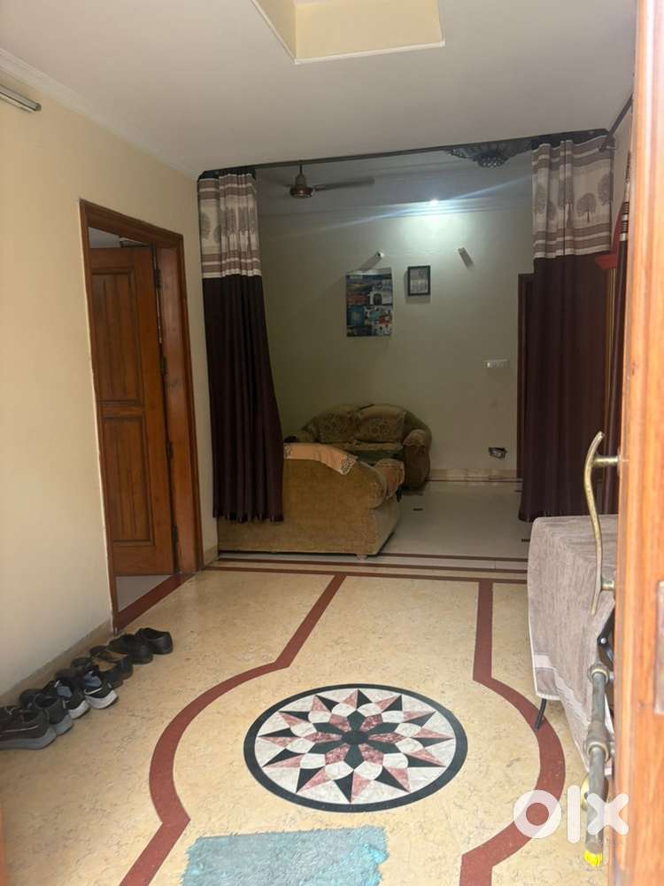 10 MARLA HOUSE B-ROAD LOCATION IN SECTOR -33 CHANDIGARH