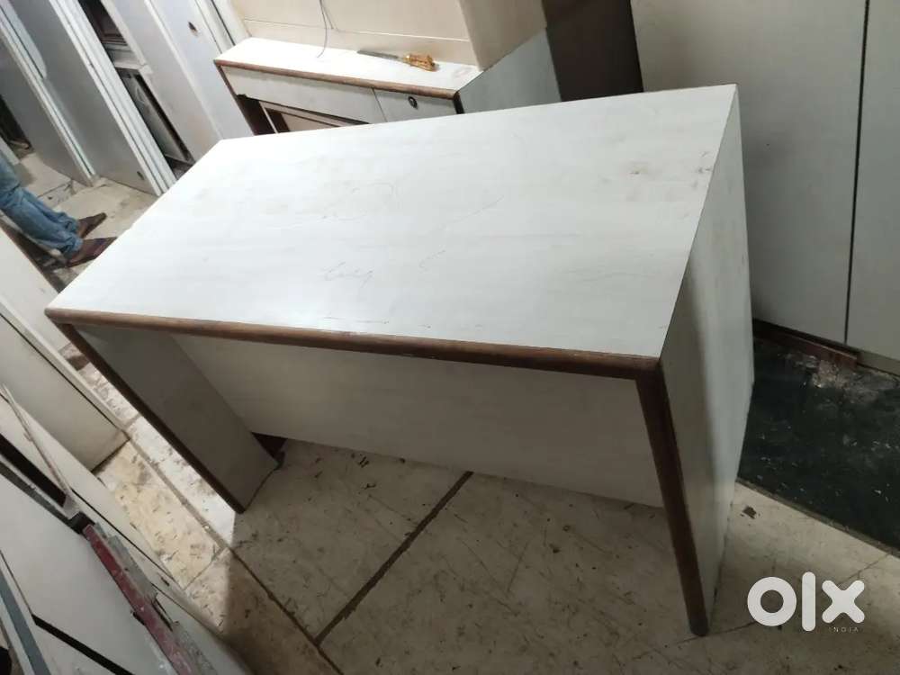 10 Office tables or Main tables or Computer workstation is for sell