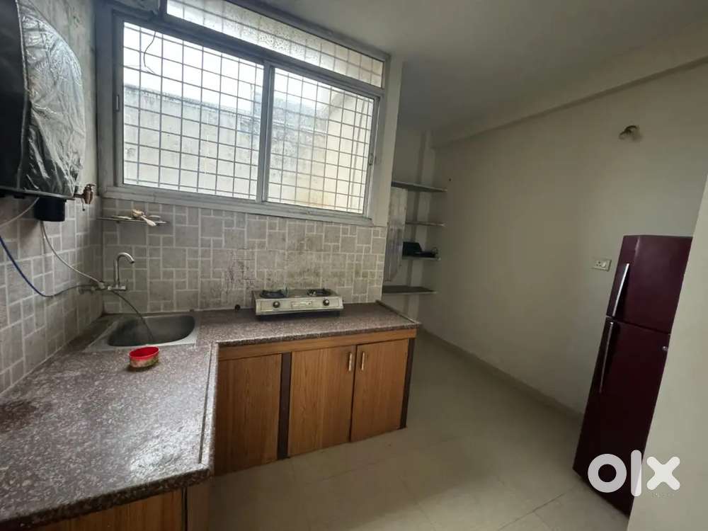 Flat mate for female only