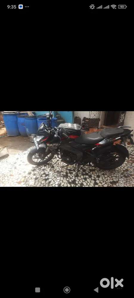 Bajaj pulsar ns200 low km running going to abroad