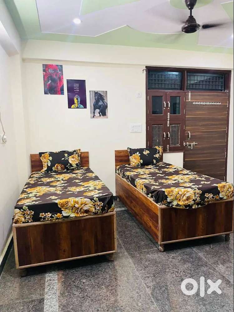 Shri Govind Stay Home – Boys & Girls PG in Noida Fully Furnished Room