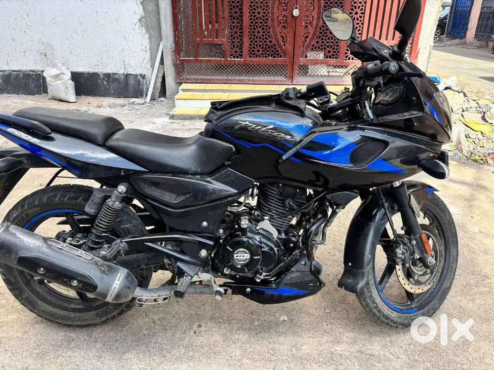 New model Bajaj pulser 220f