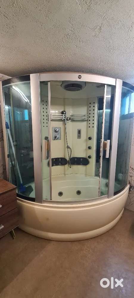 Bathroom with jacuzzi