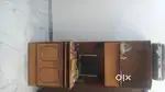 दो लकड़ी के शो केश अलमारी बेचनी हैं