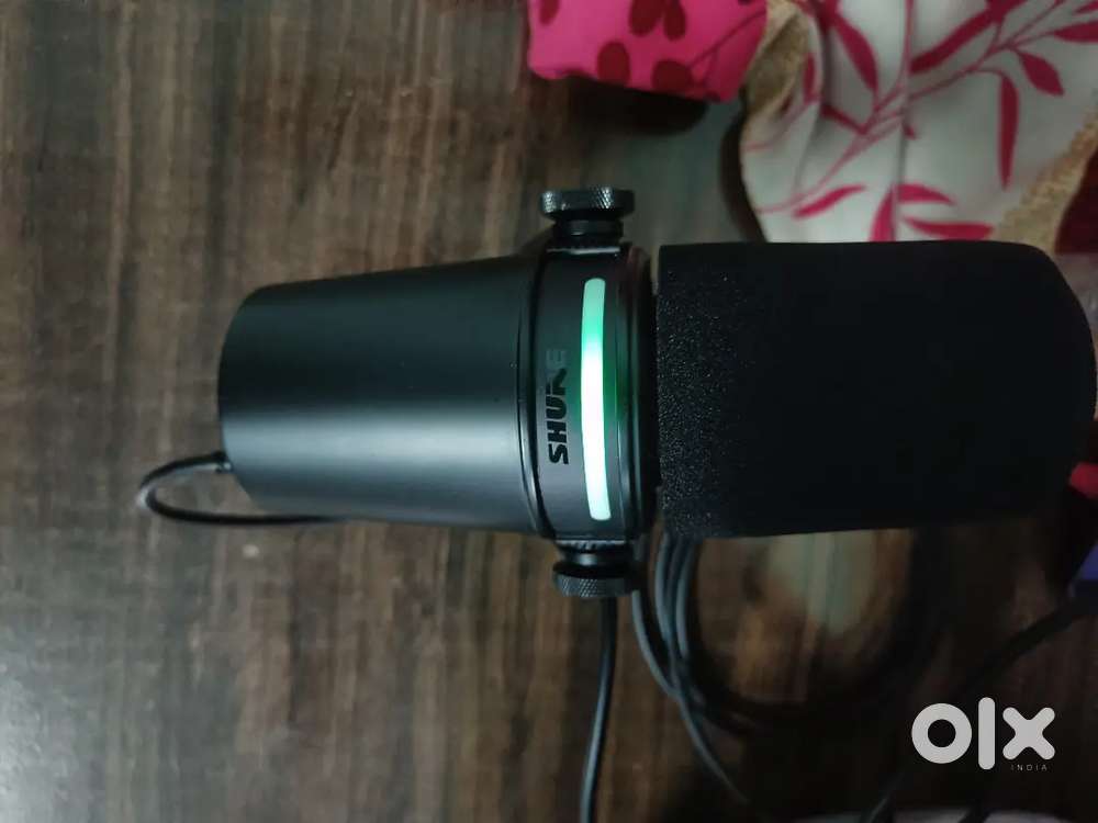 Shure MV7+ Podcast Mic (माइक)