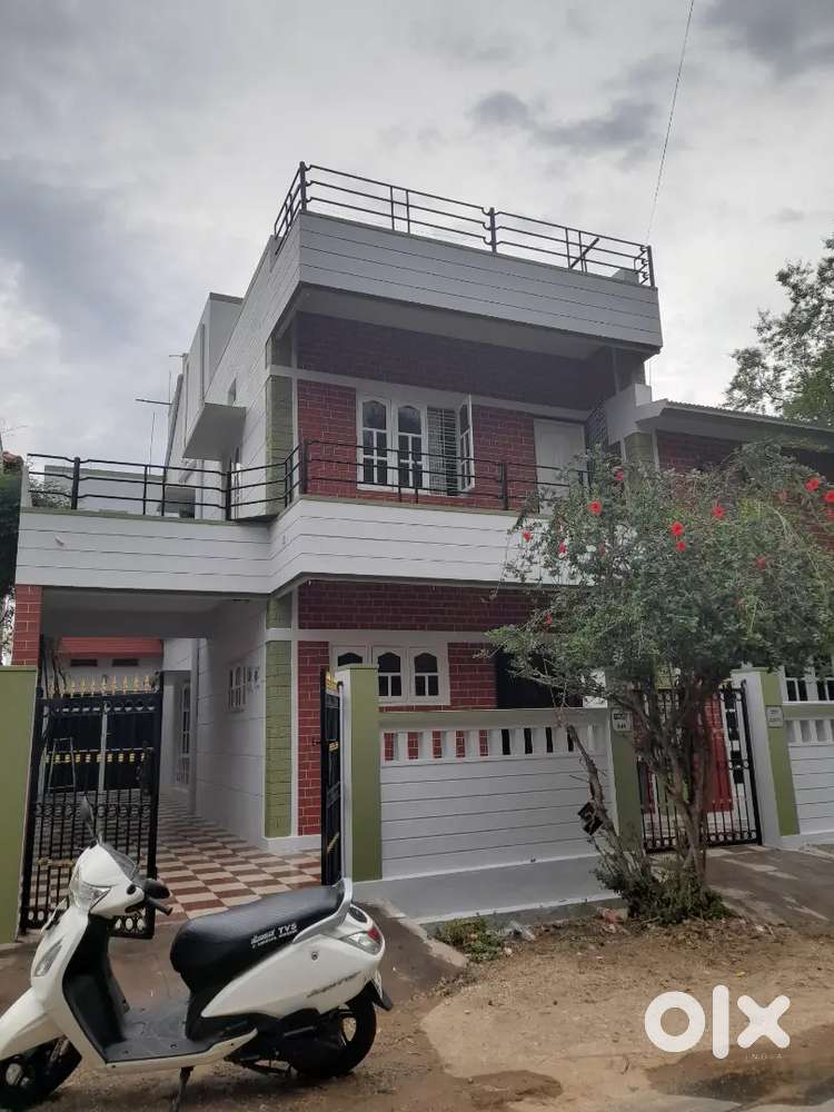 East facing Site and 40 square house bldg. For sale