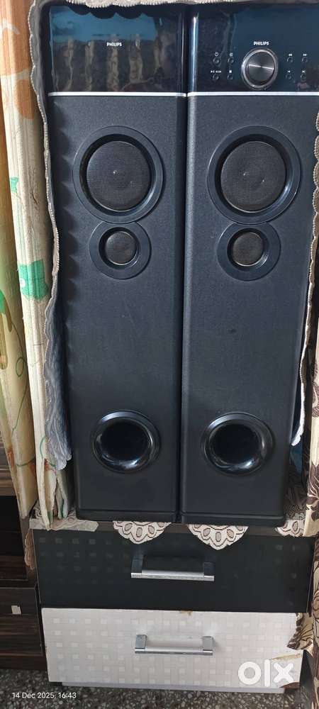 Tower Speakers: Phillips 9120B