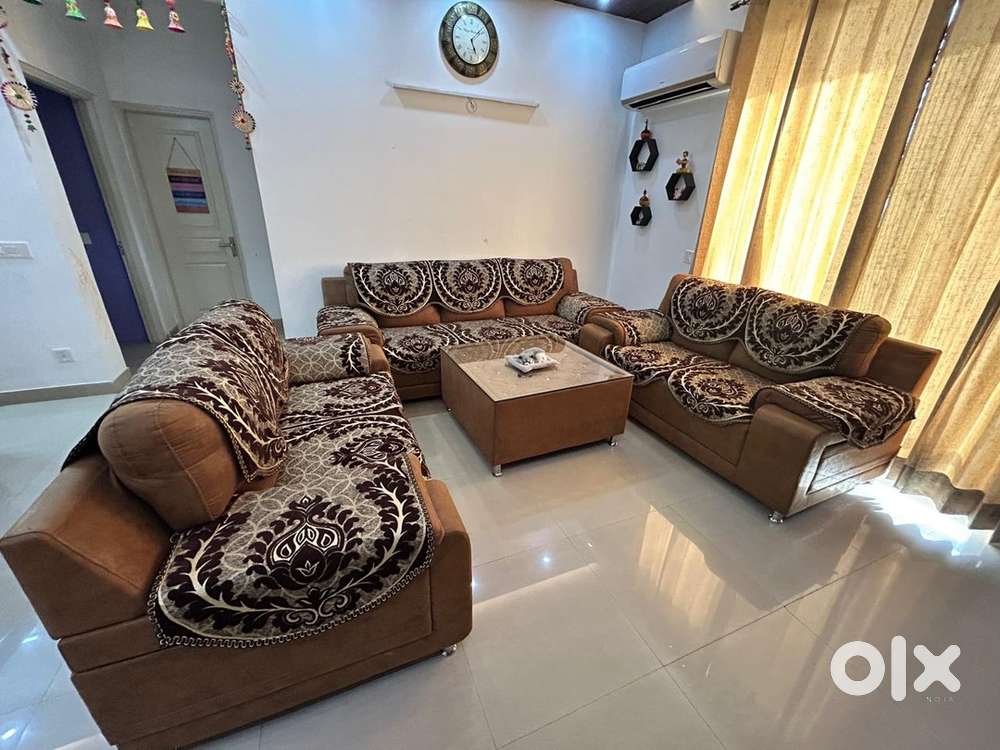 7 seater sofa set with center table