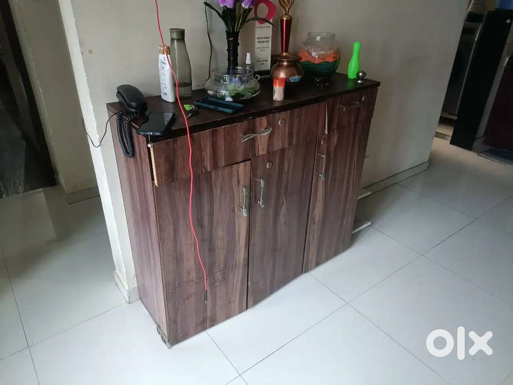 Showcase table with storage