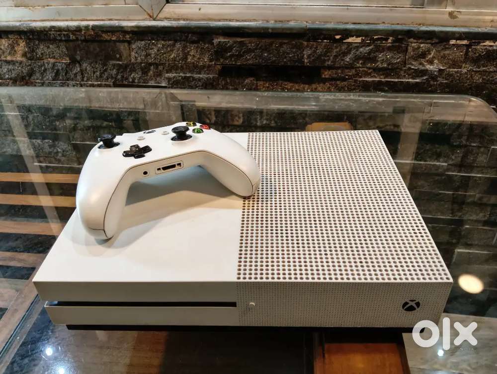 Xbox one s (storage 1TB)