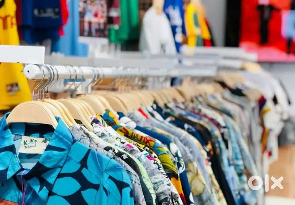 URGENT FEMALE/MALE SALESPERSON WANTED