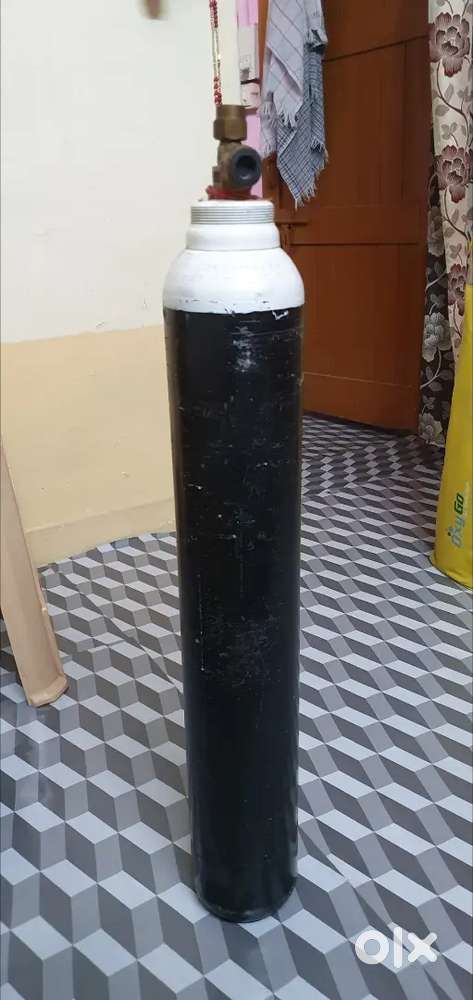 OXYGEN CYLINDER