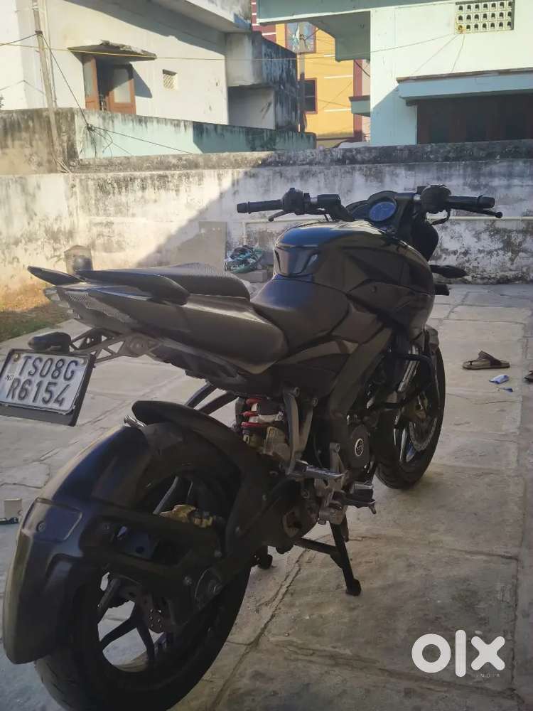Bajaj ns 200 bs4