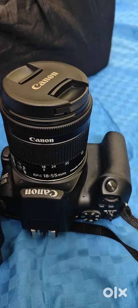 Canon EOS 200 D II with short and long lens