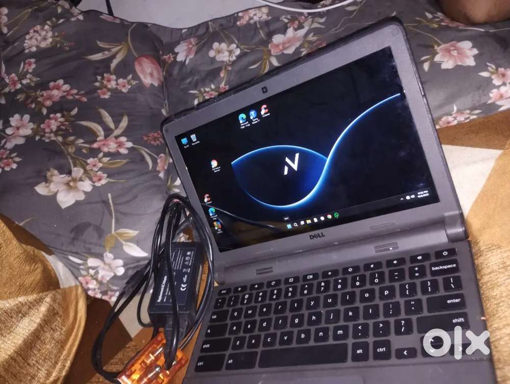 Dell laptop  fully condition screen touch system