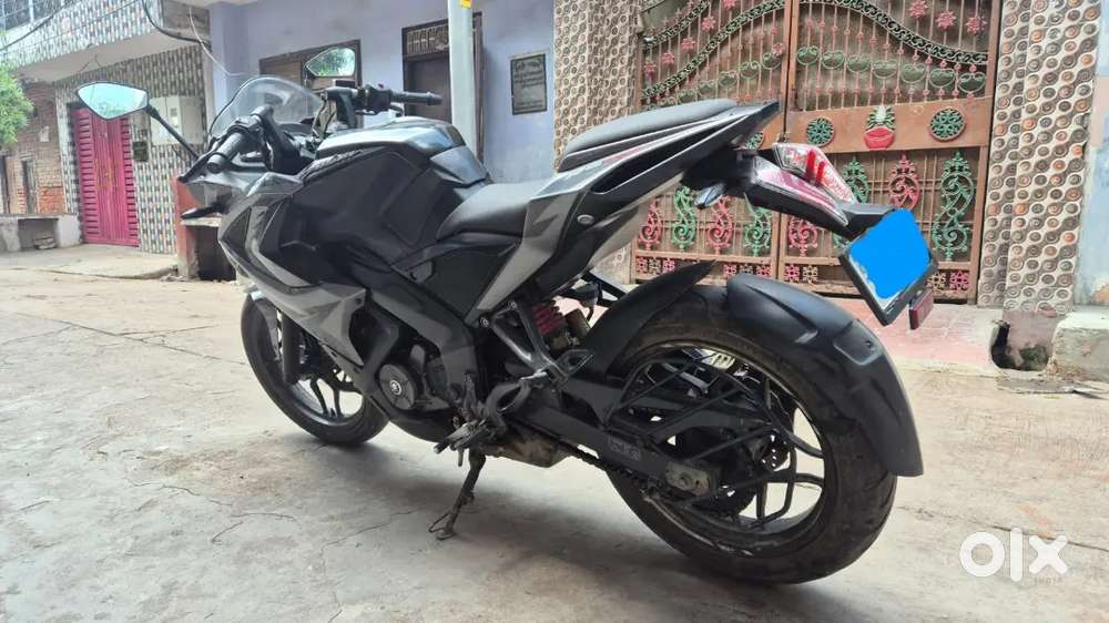 Bajaj Pulsar rs200