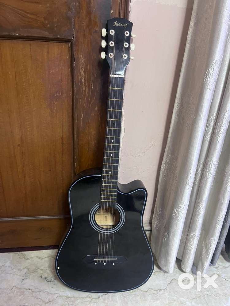 Almost New Acoustic Guitar with Bag – Best for Beginners