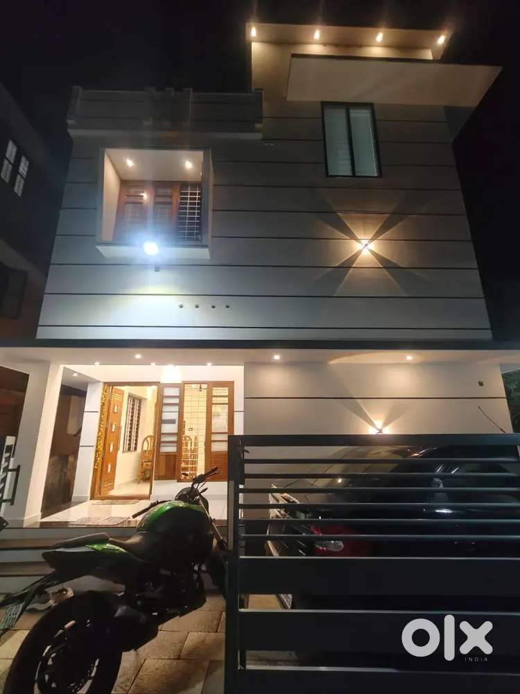 Sharing and single room available for ladies