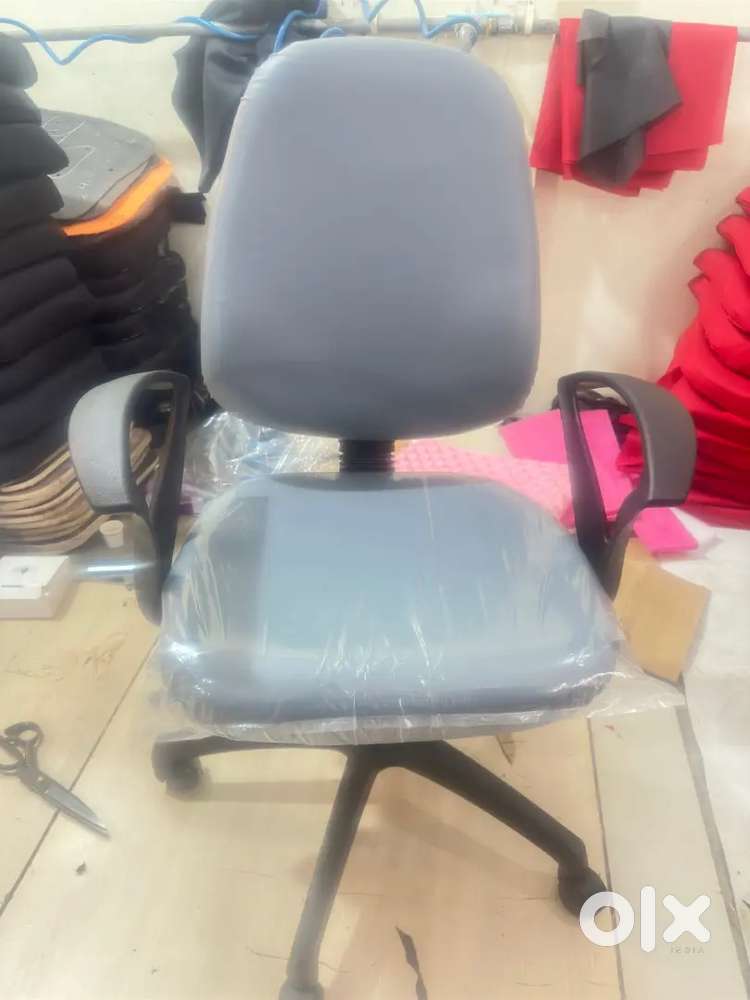 New computer table @ Rs2300 only with warranty suitable for office use