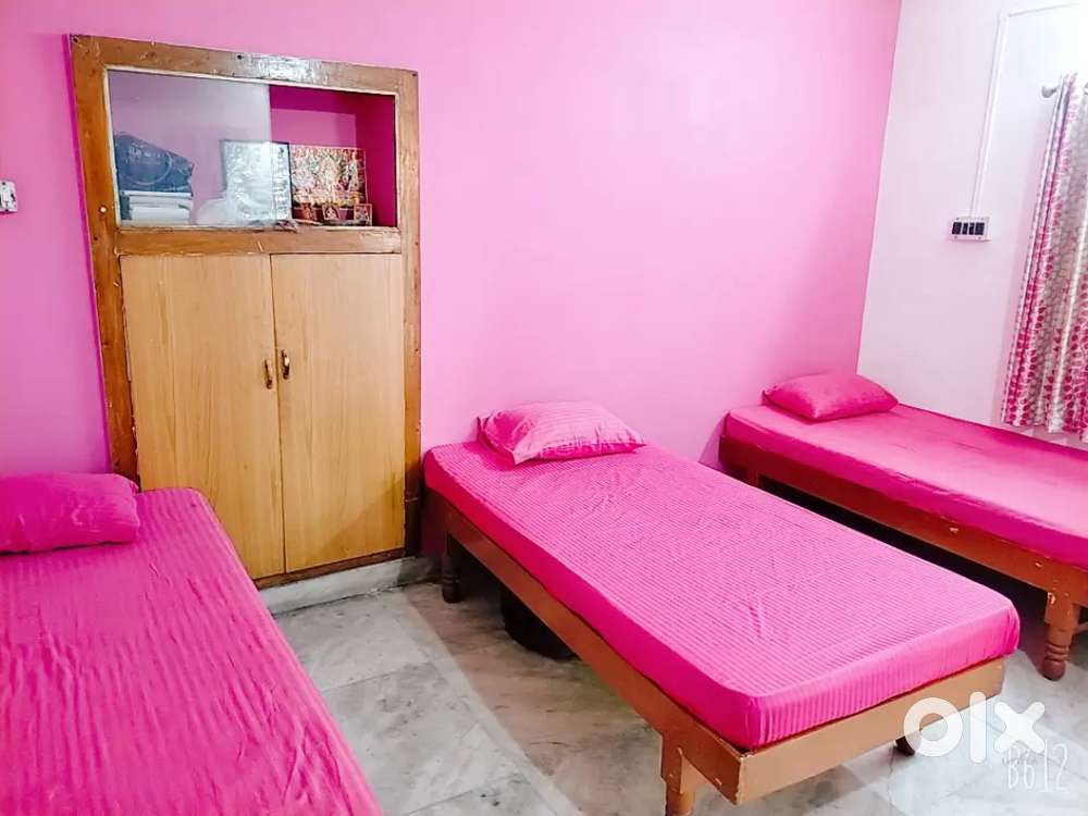 Girls Pg Sharing Room in Alkapuri Vadodara