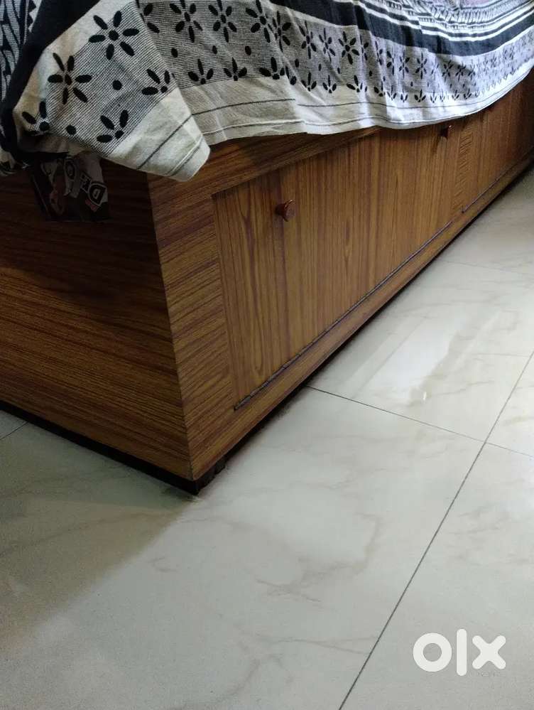 Single wooden bed box type