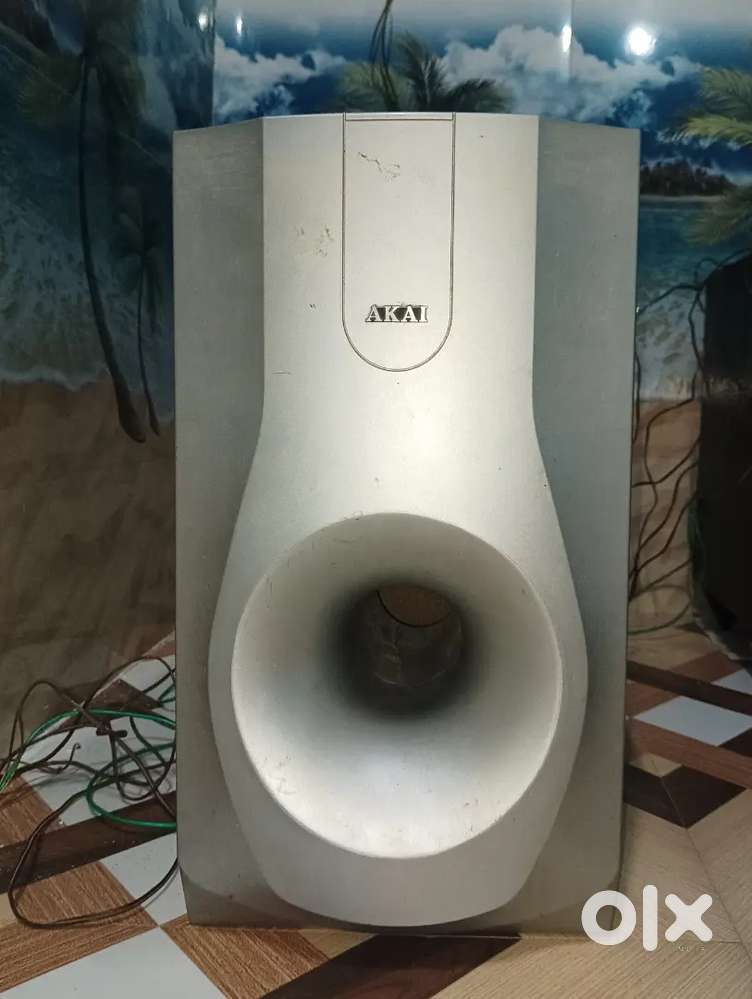 2 Subwoofers (AKAI & ONKYO) + 5 LG Speakers @ 8000