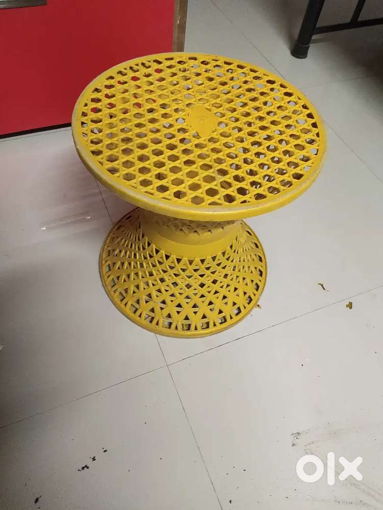 plastic stool/ mudda