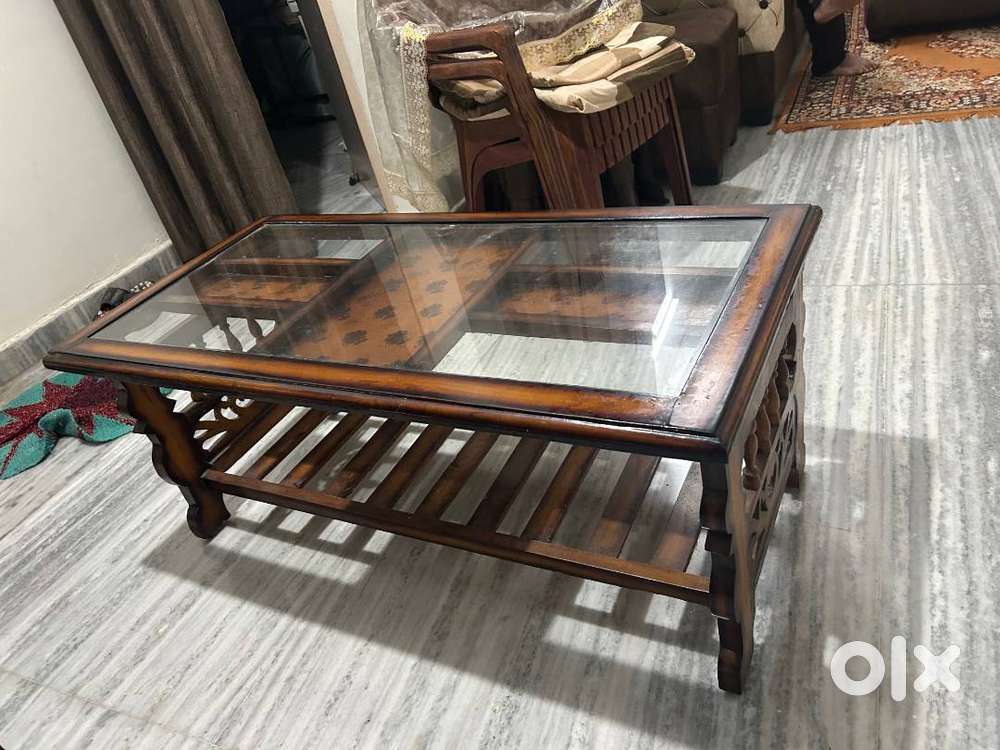 Wooden & Glass Center Table – Classic Design, Excellent Condition