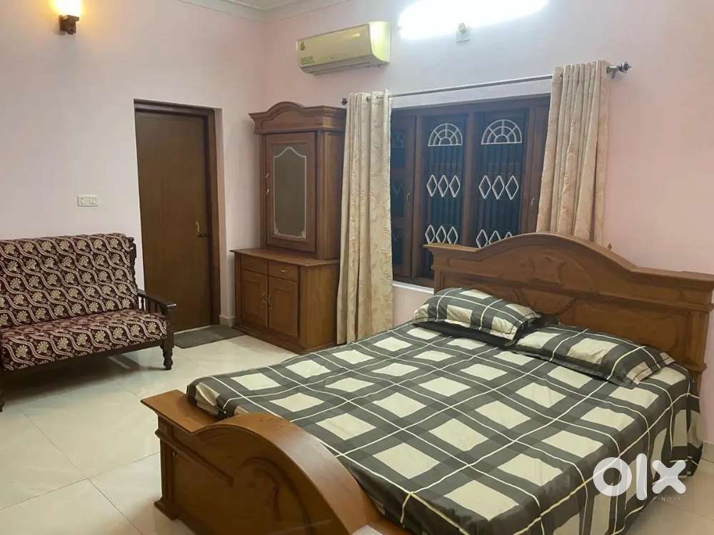 SEMI FURNISHED HOUSE UPSTAIR NEAR RLY STATION