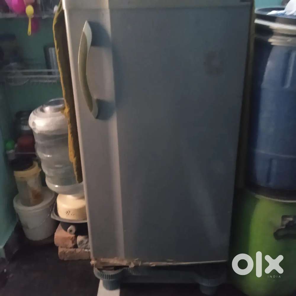 4000 Godrej refrigerator