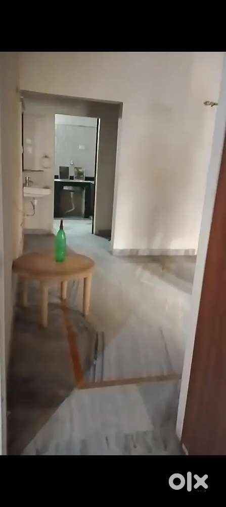 I need only girls roommate