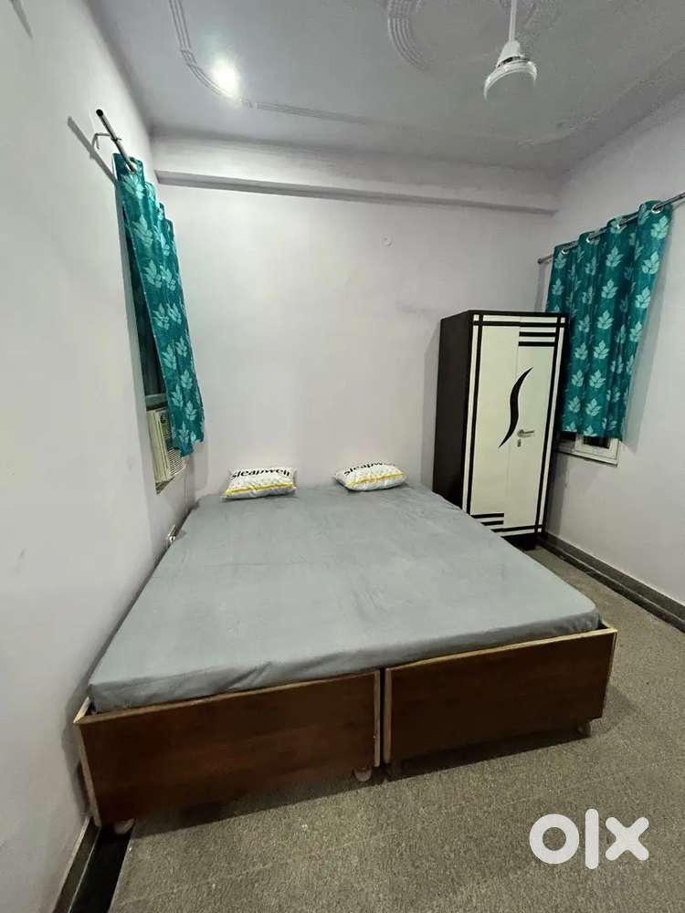 1Rk studio room fully independent room couples,boys and girls