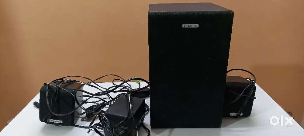 Logitech 2.1 Speakers & Table