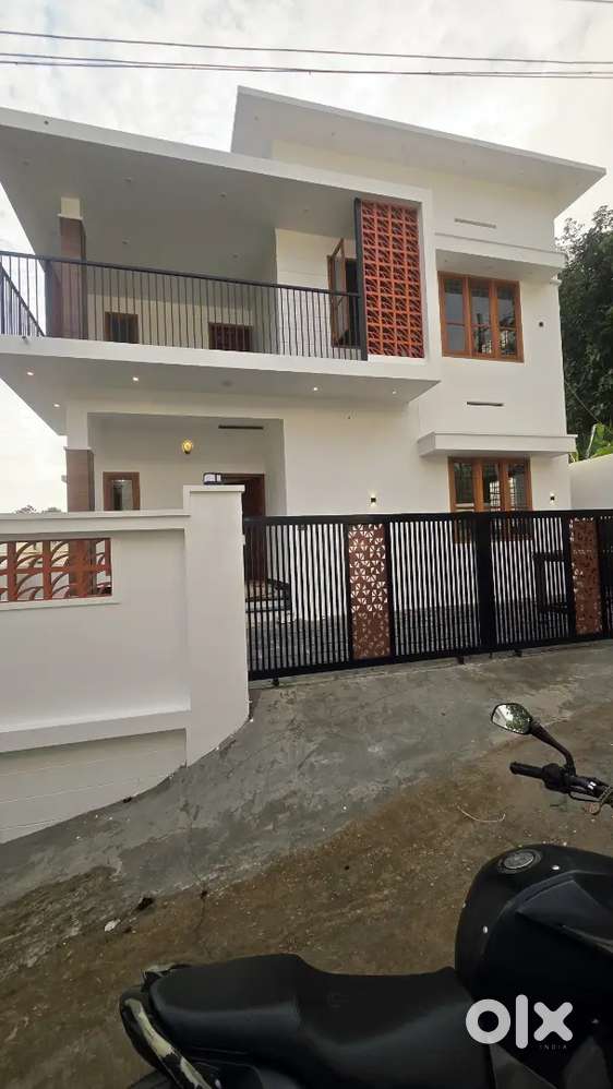 New 4bhk house mannanthala powdikonm near good Residencial area