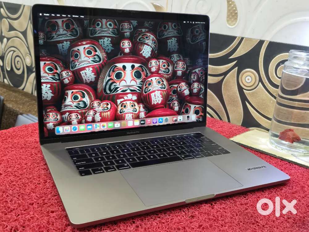 Apple Macbook Pro i9 16gb 512gb 5.5gb GRAPHICS 15inch Retina Touchbar