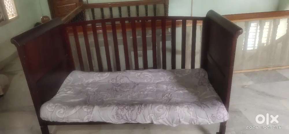 Baby cot for sale