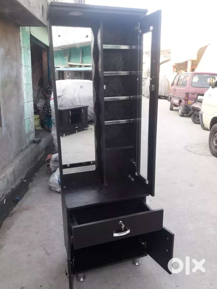 BOX TYPE DRASING TABLE ..WOODEN QUALITY .Warrenty available