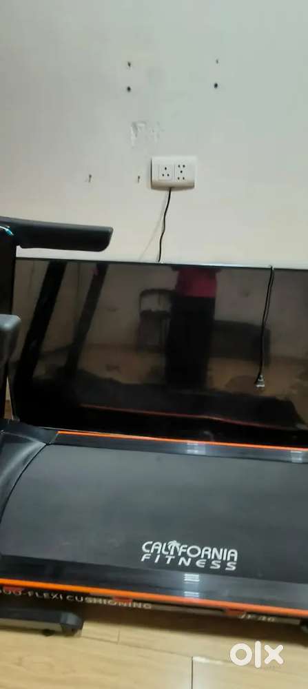 Samsung 65 inches LED , screen is cracked