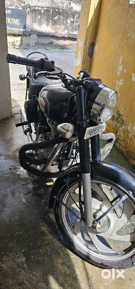Standard bullet 350 cc black colour in well condition