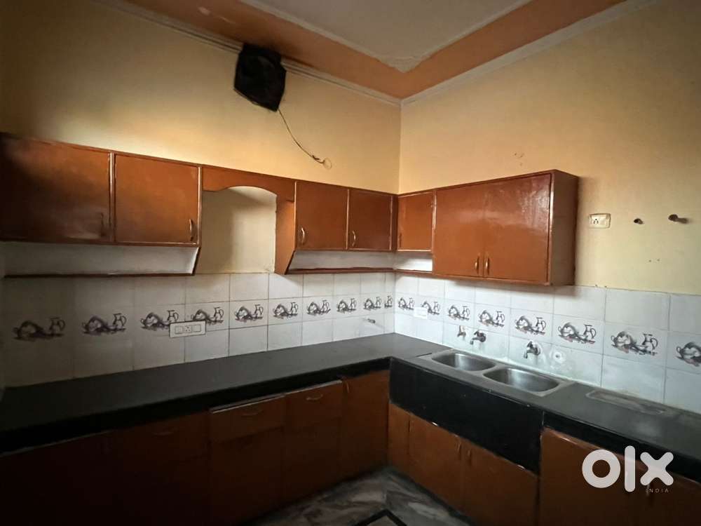 2BHK independent 1st floor ideal for govt employees / families