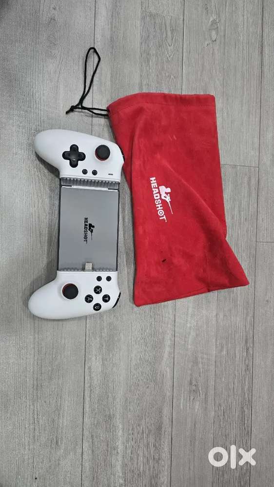 Mobile gaming console