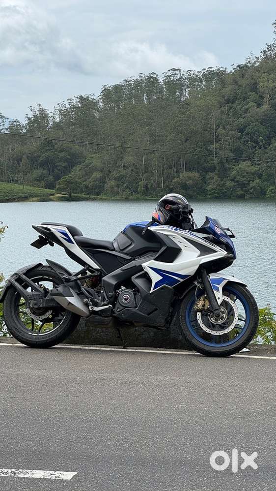 Rs200 racing blue