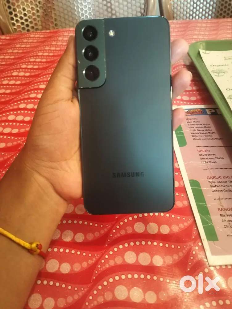 Samsung galaxy s22 . 128gb . Snapdragon 8 gen 1 variant