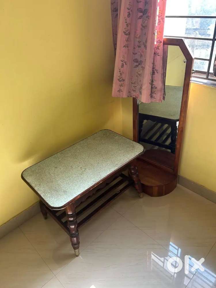 Hanging dressing table with table